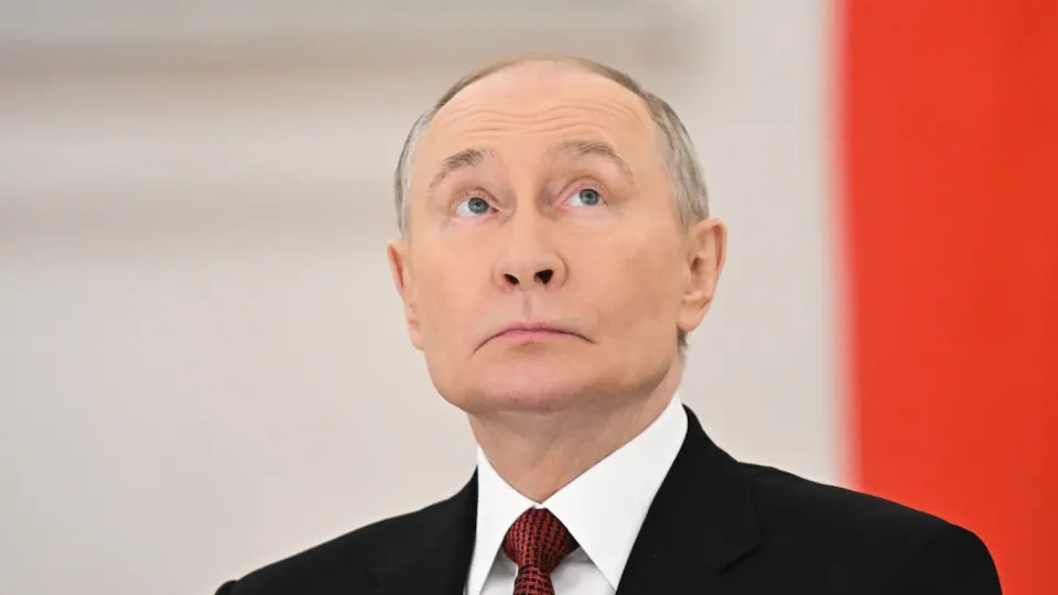 В администрации обсужают сценарий объявления масштабной мобилизации сразу после сентябрьских выборов, при этом военные готовят массовый набор под другим названием. Одновременно во властных кругах отмечают серьёзные политические и экономические риски такого шага.