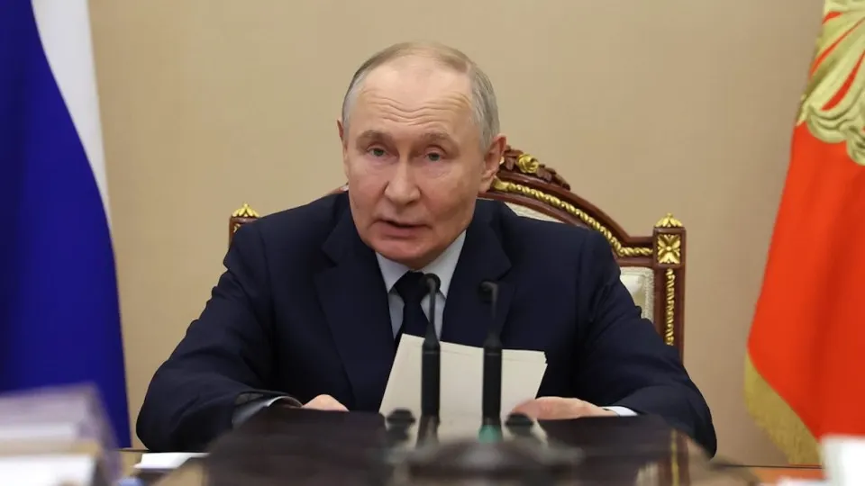 Президент прокомментировал резкое падение инвестиций: в первом квартале они сократились на 14,3%. Власти связывают это с макроэкономической сдержанностью, высокой ключевой ставкой, сокращением прибылей и внешними ограничениями; возможности бюджетного стимулирования ограничены.