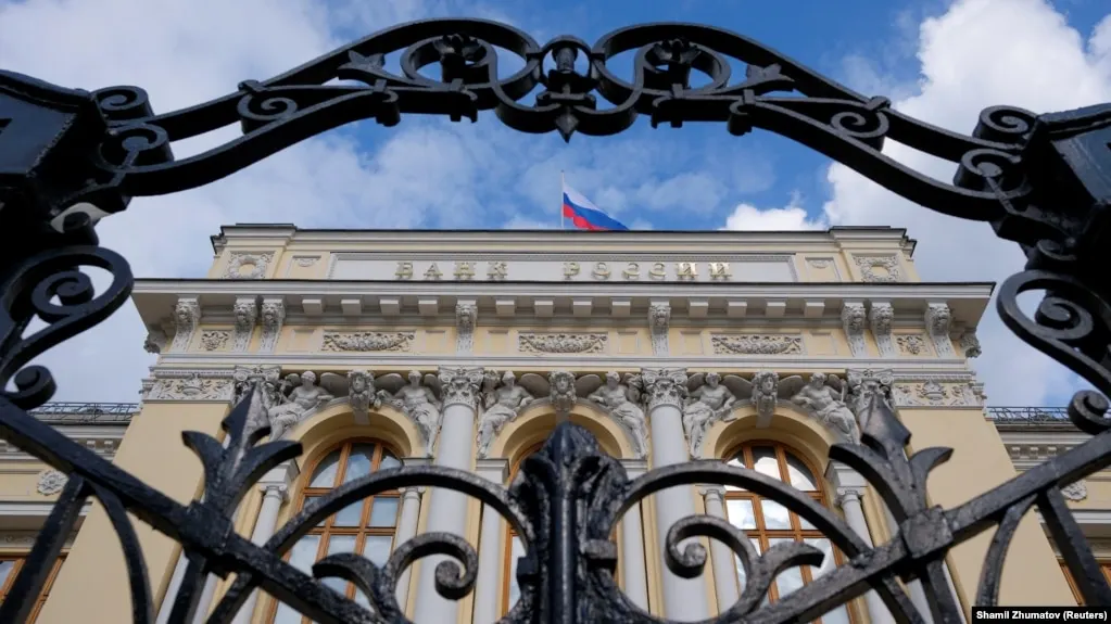 ЦБ снизил прогноз роста ВВП на 2026 год до 0–1% и повысил оценку инфляции до 6–7%. Регулятор также пересмотрел бюджетные оценки и ожидания по нефти, внешней торговле и платежному балансу.