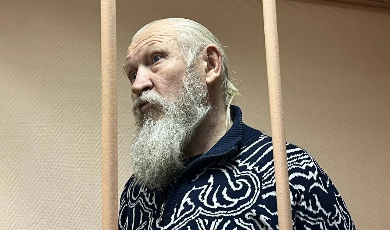 Михаил Глущенко, ранее связанный с тамбовской ОПГ и осуждённый за соучастие в убийстве Галины Старовойтовой, включён в реестр экстремистов и террористов.