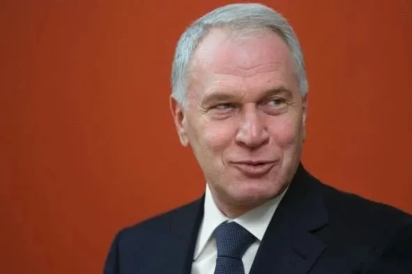 Президент вручил награду за вклад в социально значимые проекты, сохранение культурно‑исторических ценностей и благотворительность. Ковальчук входит в рейтинг миллиардеров Forbes.
