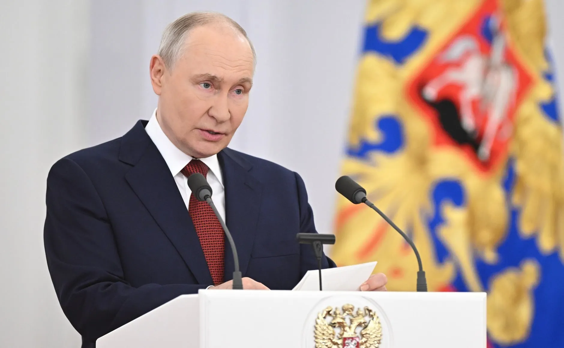 Россия добьется целей в СВО; западные санкции названы бесполезными и вредящими их инициаторам; бюджет на ближайшие три года сосредоточен на обороне, социальных задачах и поддержке экономики; решения опираются на интересы граждан; противники переходят к террористическим методам.