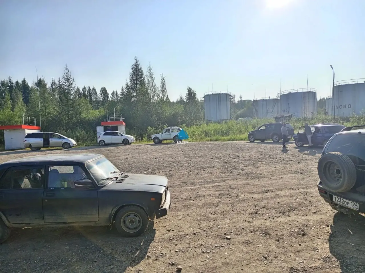 В ряде регионов ввели лимиты и особый режим выдачи топлива, тогда как власти некоторых областей сообщают о частичном восстановлении поставок.