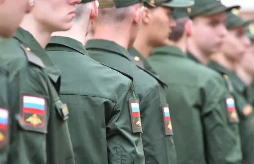 Правительство одобрило законопроект, который позволит призывникам проходить службу в пожарных подразделениях МЧС для тушения пожаров и проведения аварийно‑спасательных работ.