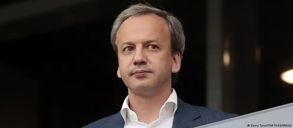 Аркадий Дворкович объявил о добровольной отставке с поста главы Международной шахматной федерации до тех пор, пока не отменит в суде своё включение в санкционный список ЕС.