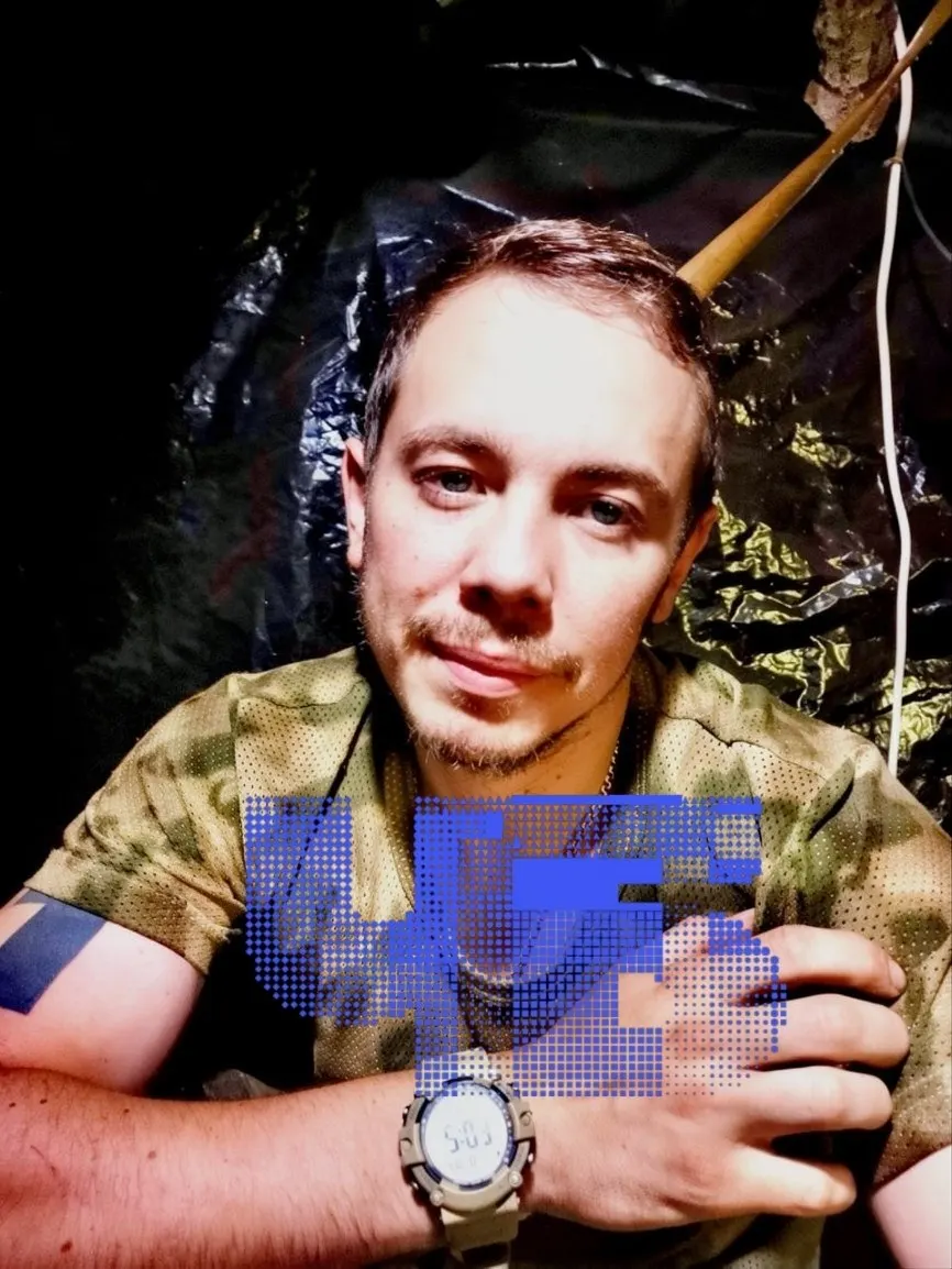 Родители погибшего военнослужащего из Челябинска узнали о похоронах сына спустя дни: парня тайно похоронили в Балтийске (Калининградская обл.), лишив родных возможности проститься. Отец обвиняет власти и указывает на законодательные ограничения прав родителей.