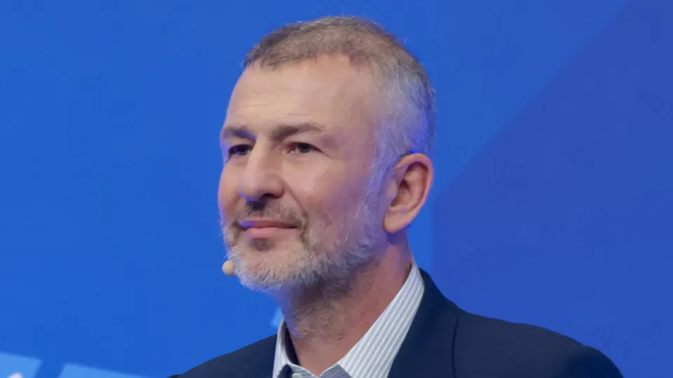 Андрей Мельниченко урегулировал требования Генпрокуратуры по СИБЭКО: вместо изъятия компании он перечислил образовательному центру «Сириус» сумму, близкую к цене покупки актива, после чего претензии были сняты.