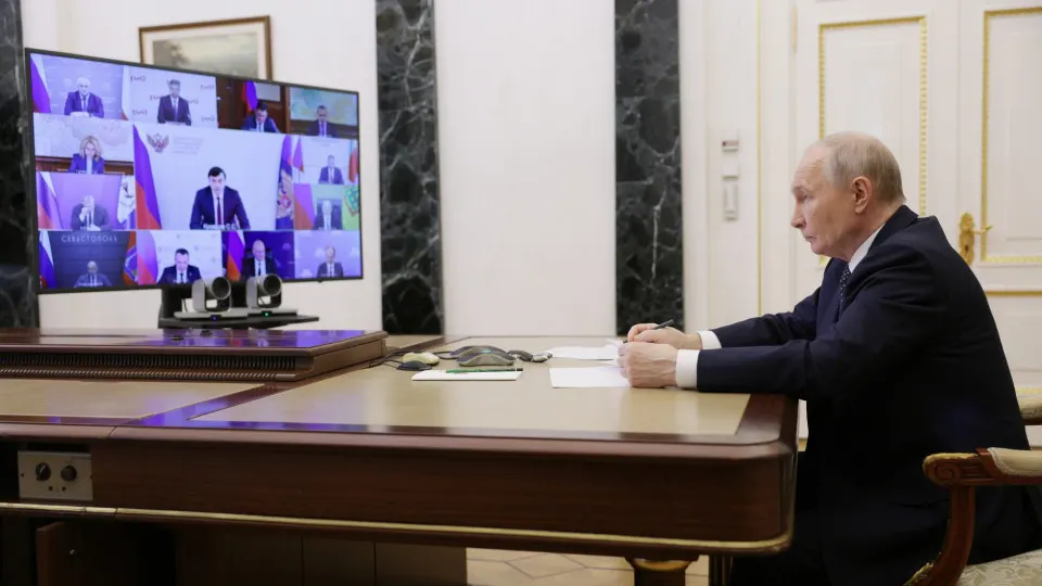 Президент поддержал предложение главы Забайкалья создать сеть небольших нефтеперерабатывающих заводов для снижения уязвимости поставок после ударов по крупным НПЗ и сокращения производства топлива.