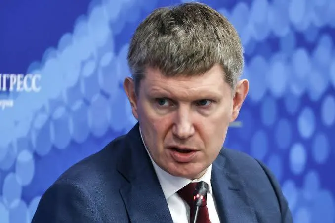 Минэкономразвития с 1 сентября 2026 года требует, чтобы гостиницы с более 50 номерами заселяли постояльцев при подтверждении личности через национальную систему электронной идентификации — без предъявления бумажных документов.
