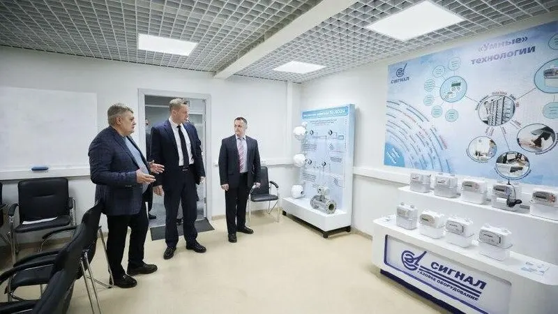 Совет ЕС внес в список под санкциями энгельсское предприятие «Сигнал», указывая на его участие в производстве комплектующих для вооружений и поддержку ВС России в зоне СВО; меры приняты в рамках 21-го пакета санкций.