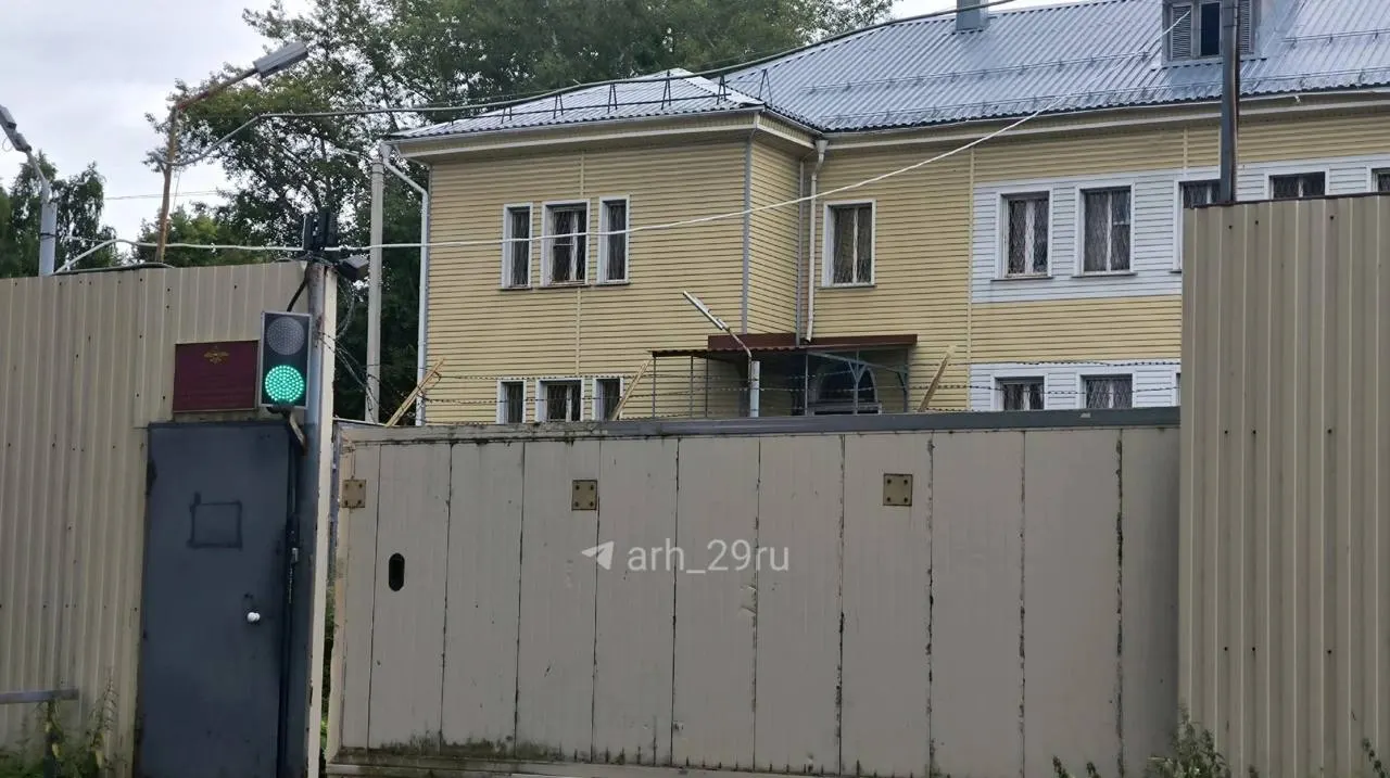Центр на ул. Чкалова, 2 принимает подростков по решению суда, им там помогают педагоги и психологи; основная задача — профилактика безнадзорности и правонарушений.
