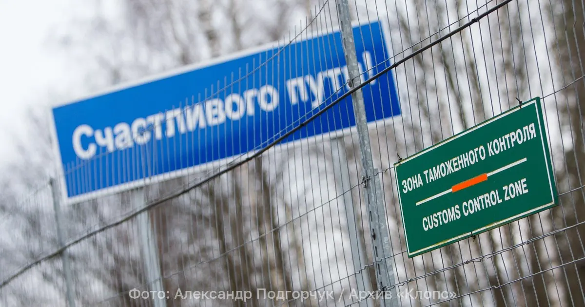 Министерство иностранных дел потребовало, чтобы двое сотрудников итальянского дипломатического представительства и входящие в их семьи иностранцы покинули Россию в течение 72 часов. Официальных причин не приводят.