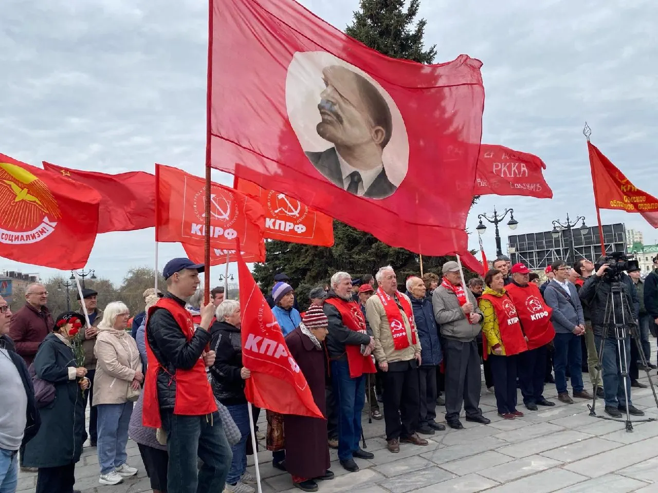 Депутаты подготовили поправки, которые обязуют регистрировать списки при наличии судебных решений — нововведение вступит в силу только со следующей кампании и коснётся региональных и муниципальных выборов.