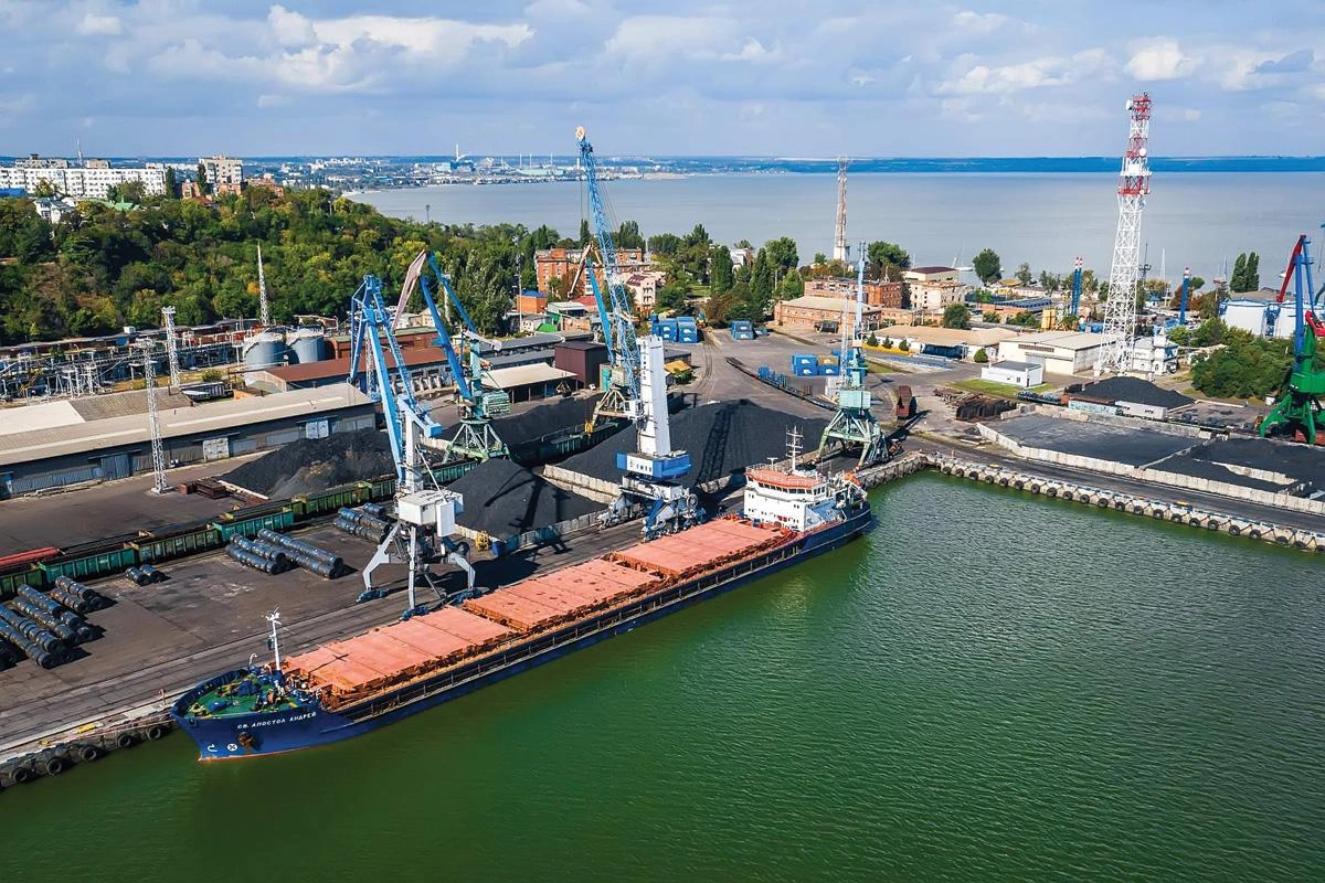Минсельхоз предложил компенсировать до 90% затрат на перевозку зерна из Ростовской области в альтернативные порты после остановки отгрузок из азовских портов из‑за атак беспилотников.