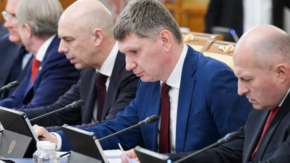 По оперативным данным Минэкономразвития ВВП РФ за январь–май увеличился всего на 0,2%. Промышленность и инвестиции демонстрируют стагнацию, а экономический рост сконцентрирован в отдельных сегментах и регионах.