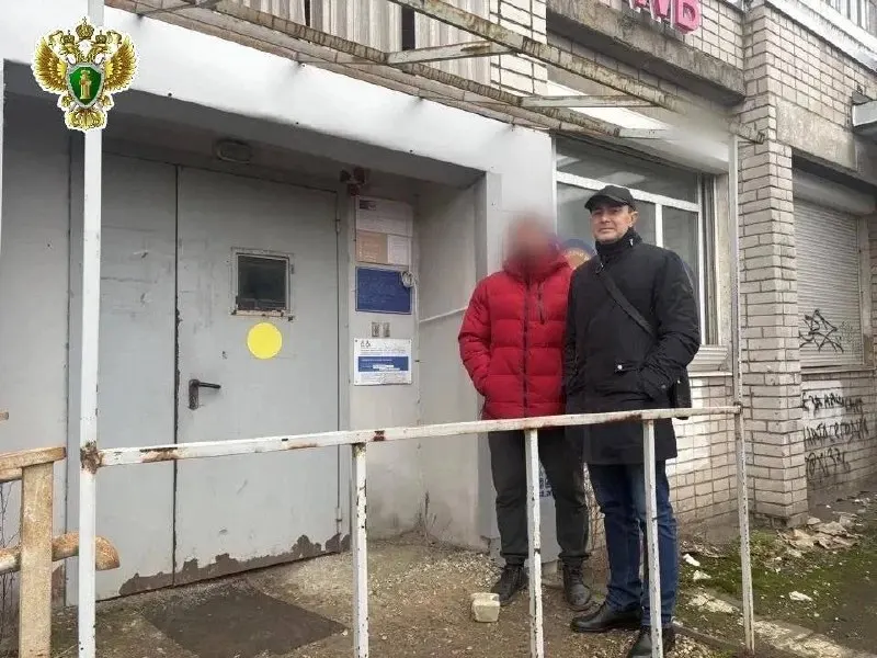 Житель Ярославля по просьбе знакомого отправлял партии запрещённых веществ спортсмену в Архангельскую область; одна посылка дошла до адресата, другая задержана до передачи; обвиняемый признал вину; грозит до восьми лет лишения свободы.