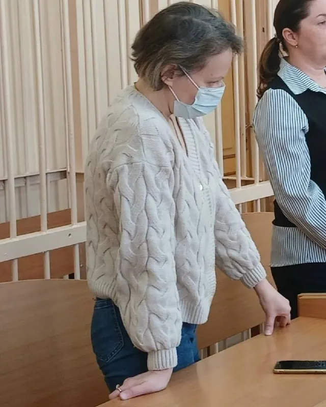 Пациентка обратилась к врачу частного медицинского центра; после неверного диагноза и противопоказанного лечения она умерла. Врачу назначили два года ограничения свободы и запрет на медицинскую деятельность на такой же срок.