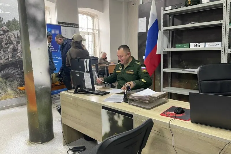 Официальные лица опровергли слухи о массовой мобилизации; эксперты отмечают информационные вбросы и психологическое давление на общество.