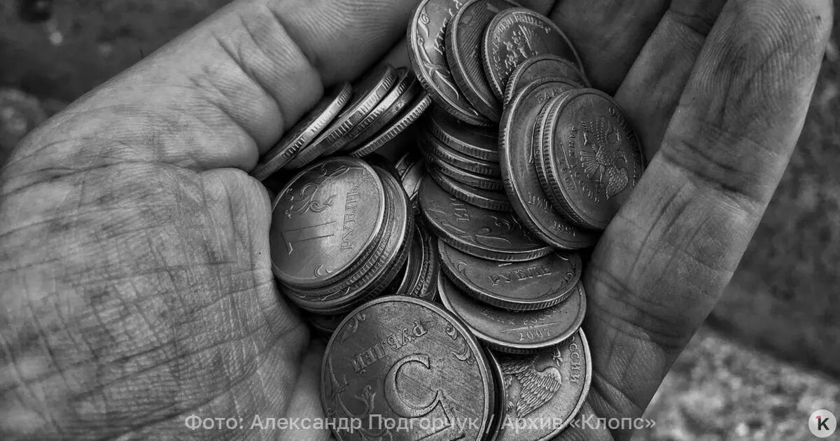 Работающие пенсионеры получают в среднем около 24,9 тыс. рублей в месяц, неработающие — примерно 27,9 тыс., по данным ведомств.