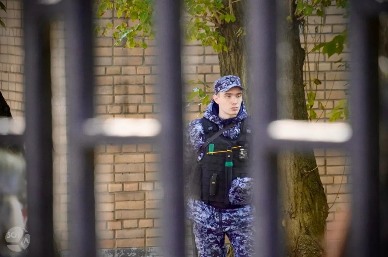 Ночные атаки беспилотников в Москве и Подмосковье, задержания активистов, новые данные по явке и нарушениям на выборах по всей стране.