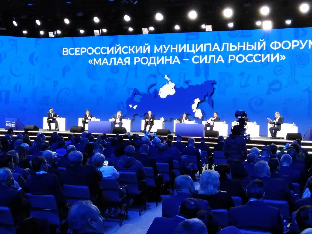 Подписан указ о проведении ежегодного форума и церемонии вручения премии, ответственным за организацию назначен Сергей Кириенко; инициатива инициирована Всероссийской ассоциацией развития местного самоуправления.