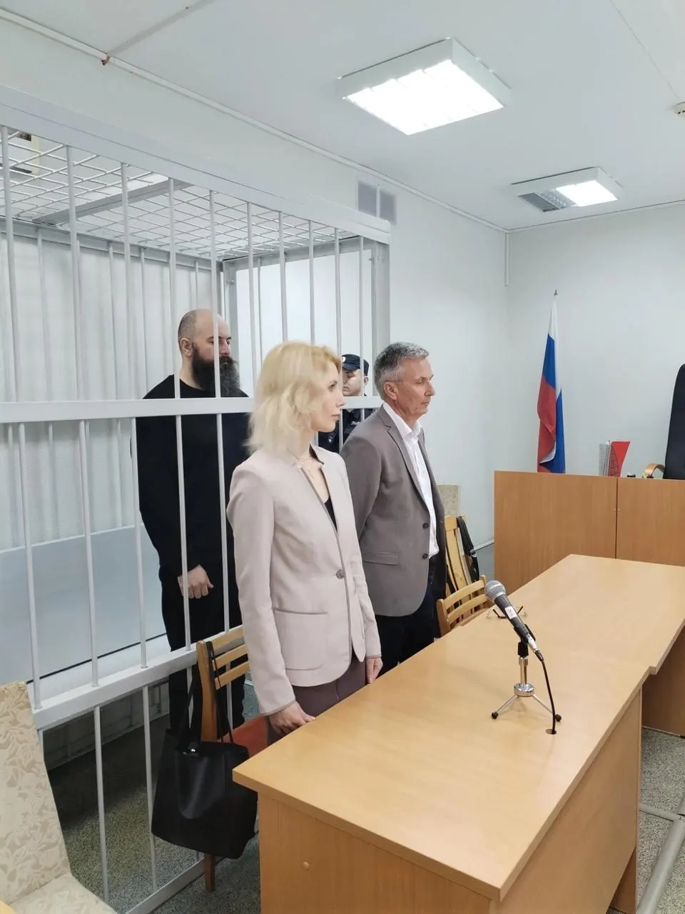 В Архангельске суд вынес приговор руководителю поликлиники и его заместителю по делу о фальсификации диспансеризации; ОМС переплатил свыше двух миллионов рублей.