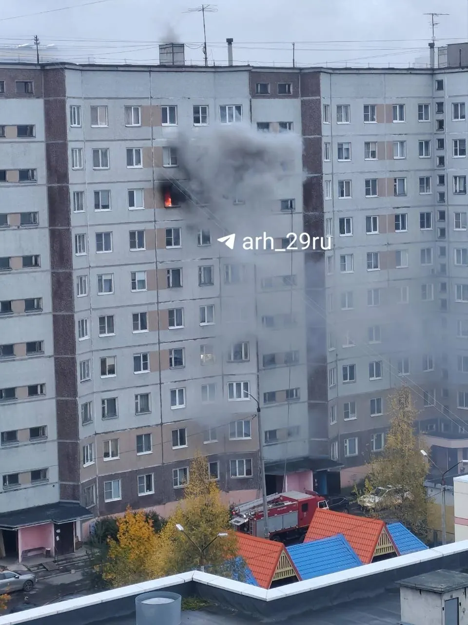 Пожар ликвидирован, пострадавших нет; причины устанавливаются, сообщили в МЧС.