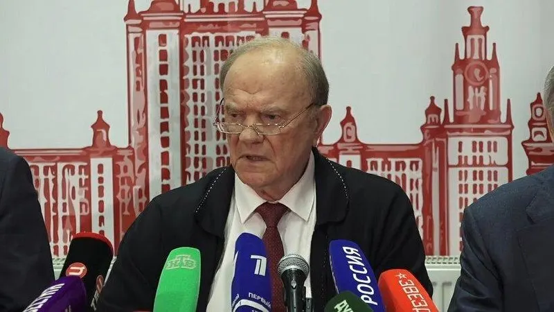 Лидер КПРФ Геннадий Зюганов призвал сменить курс, заявив, что без него Россия сохранит экономическое и технологическое отставание, а дальнейшая война принесет потери.
