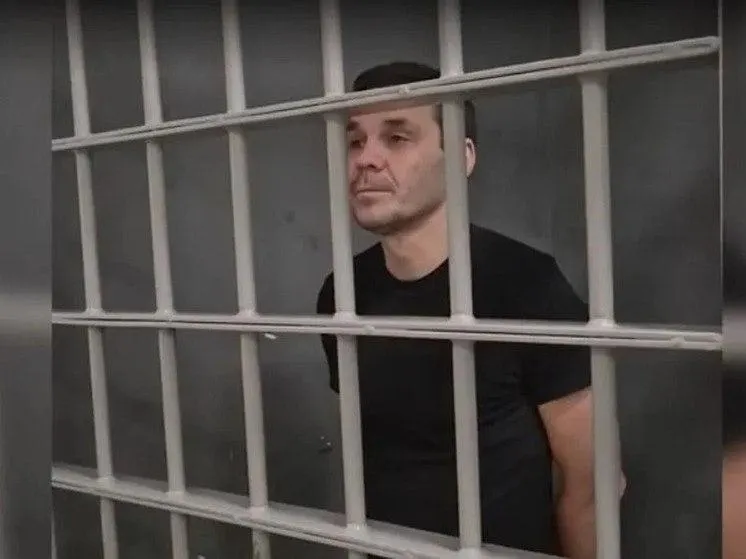 14 лет колонии строгого режима, два года ограничения свободы и штраф 200 тысяч рублей по делу о госизмене.