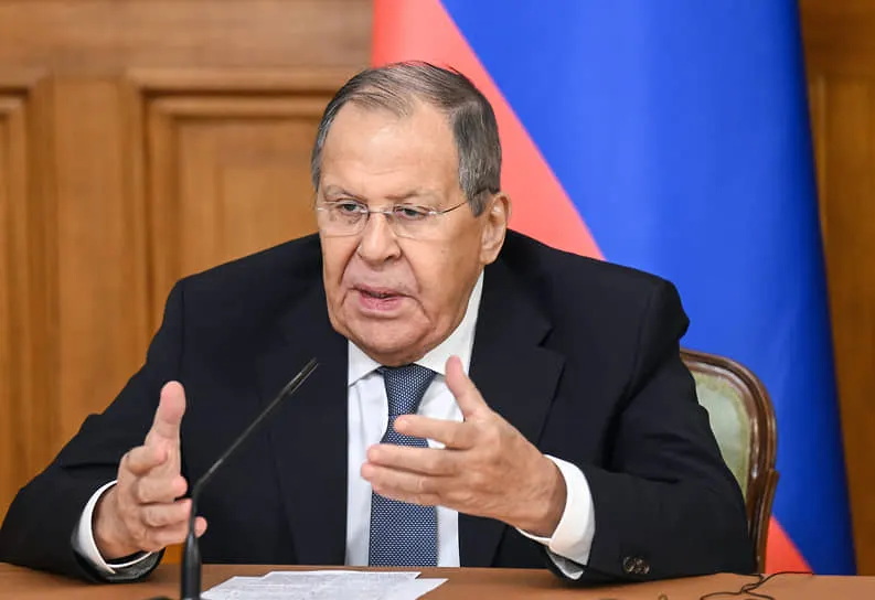 Глава МИД РФ сообщил, что информационная война вокруг действий России на Украине будет продолжаться и обостряться.