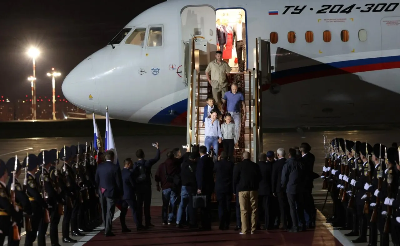 Москва и Вашингтон подтверждают наличие диалога по освобождению заключённых через дипломатические и специальные каналы; детали остаются за кадром.