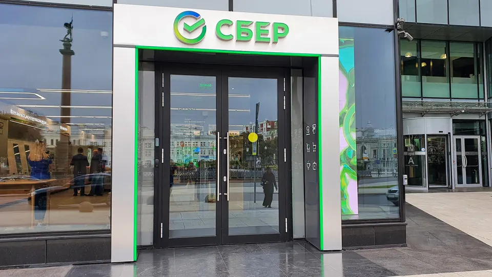 Дефолтные активы крупнейшего банка растут, качество портфелей ухудшается, прогноз на четвертый квартал — усиление давления на клиентов и бизнес.