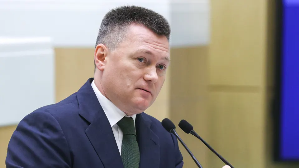 Российские власти поручили усилить защиту прав китайских инвесторов, развивают сотрудничество между судами и обсуждают условия для китайских компаний, но общий объём вложений Китая в Россию снизился на фоне конфликта на Украине.