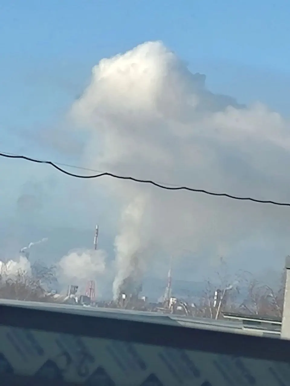 Ночные удары беспилотников прошли по Городецкому округу и Березникам: три человека пострадали, повреждены дома и объекты инфраструктуры, школы переведены на дистанционное обучение.