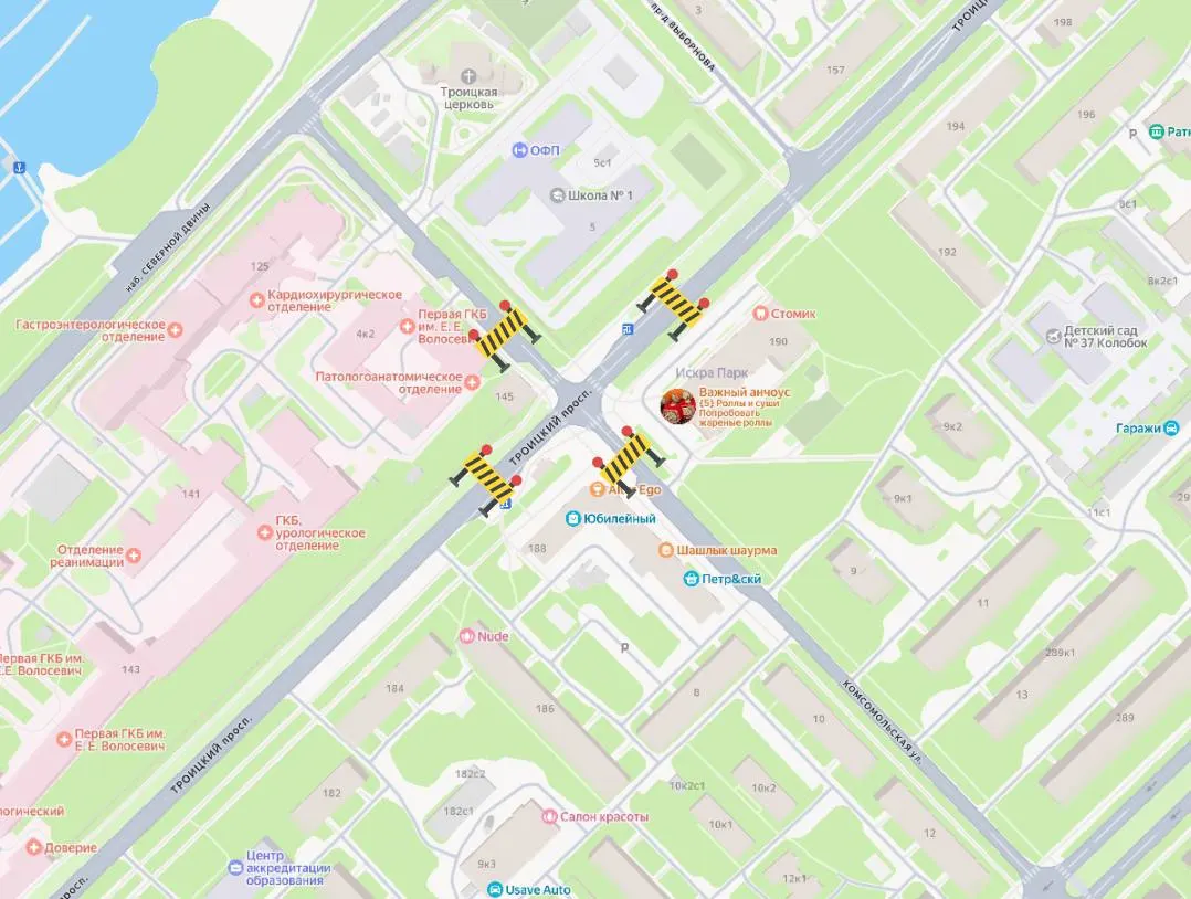 Движение ограничено на перекрестке Троицкий — Комсомольская до 20:00 11 октября; автобусы следуют по обновлённому маршруту.
