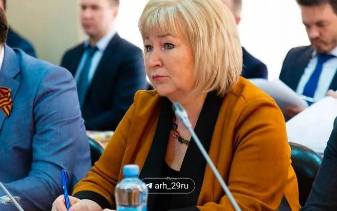 Елена Вторыгина назначена на новую должность в правительстве Архангельской области. Она будет координировать взаимодействие с федеральными органами власти и продолжит проекты Поморское долголетие и Семья Поморья; губернатор поручил ей работать с Поморским землячеством в Москве.