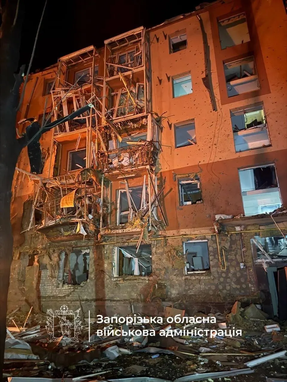 За ночь зафиксированы нападения и пострадали гражданские лица: дроны достигли нескольких регионов, НПЗ частично остановил работу, а осуждённый за призывы к терроризму.